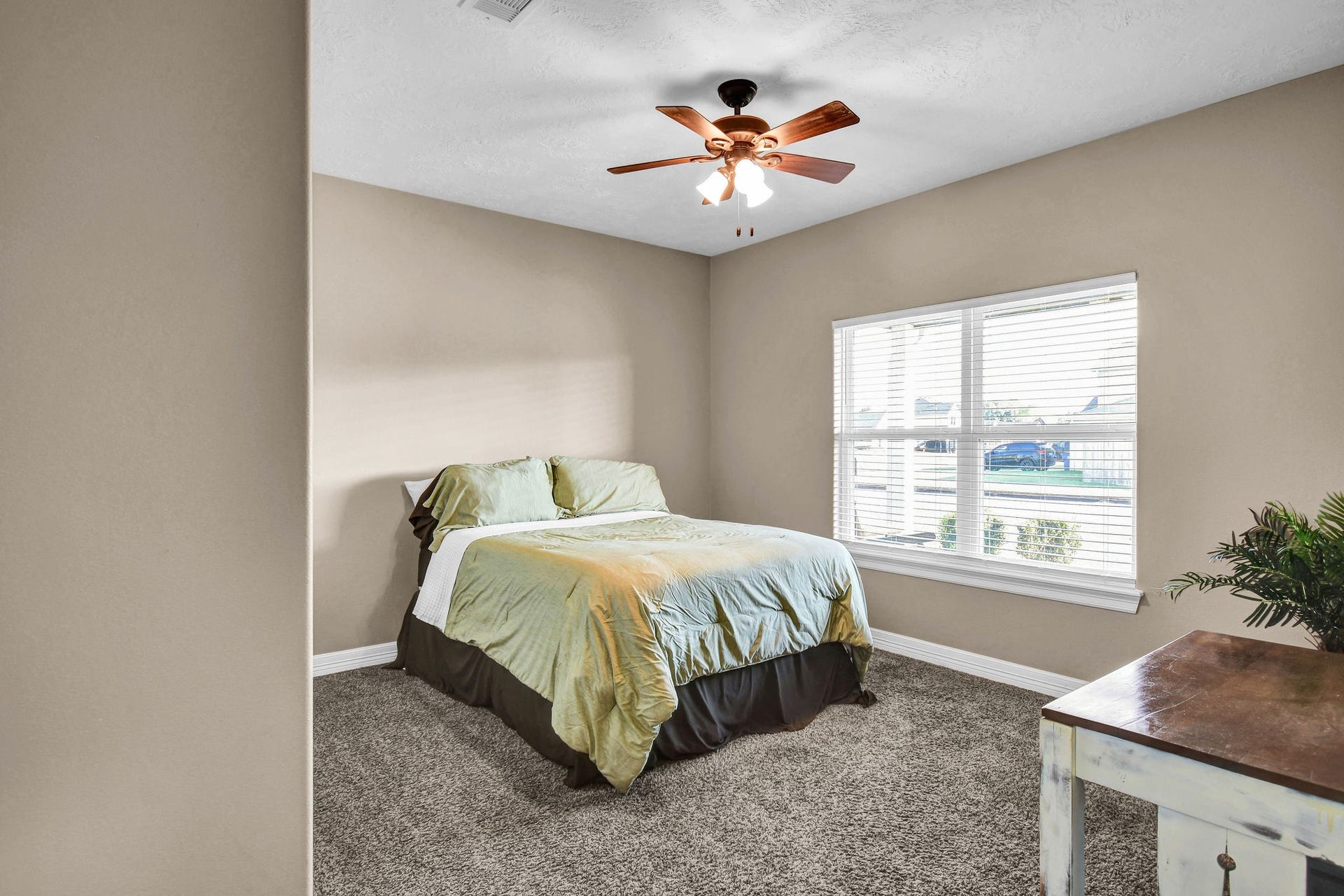 406 Wellshire Drive, West Columbia, TX 77486
