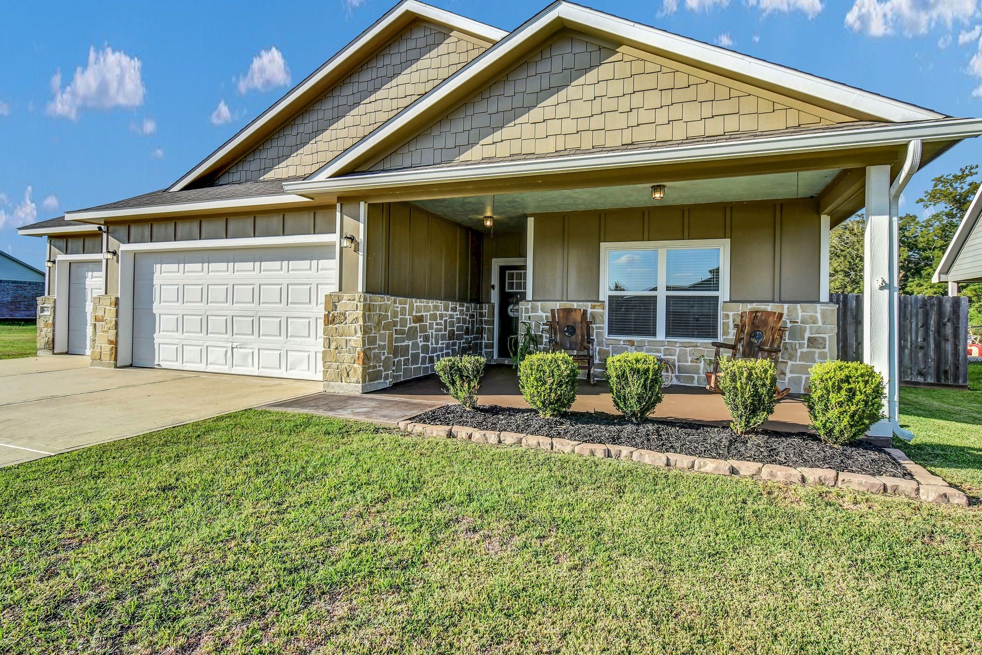 406 Wellshire Drive, West Columbia, TX 77486