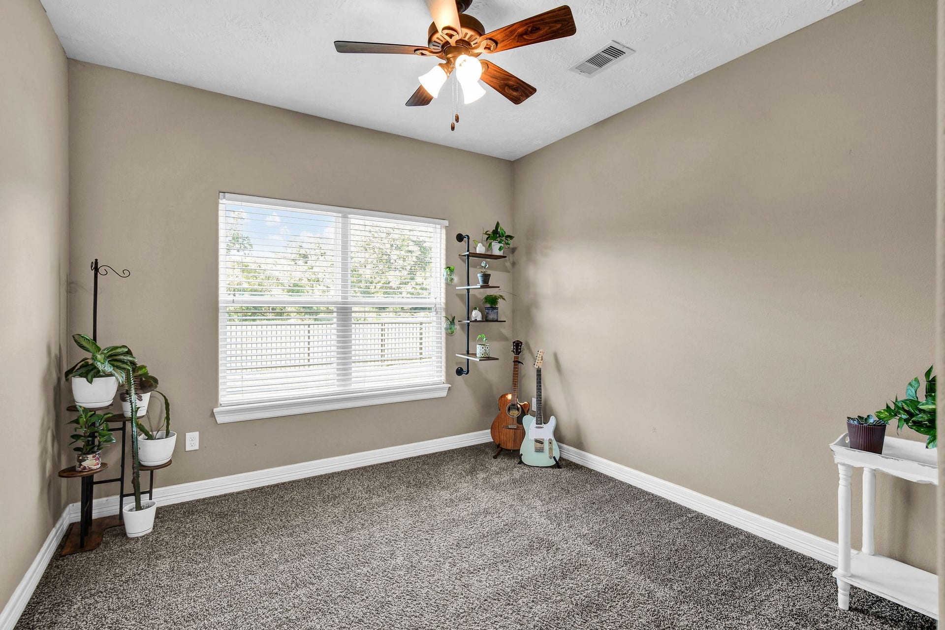 406 Wellshire Drive, West Columbia, TX 77486