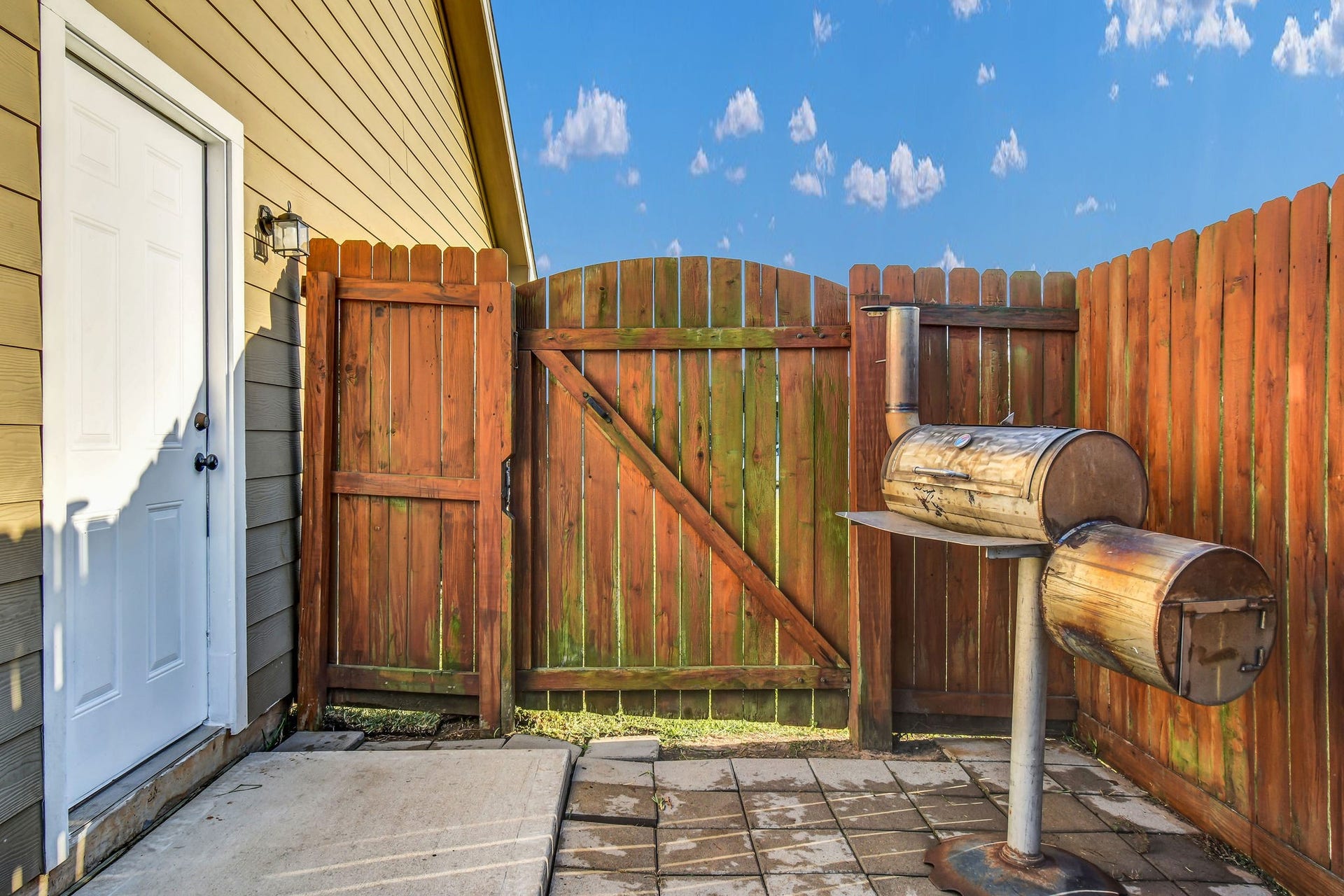 406 Wellshire Drive, West Columbia, TX 77486