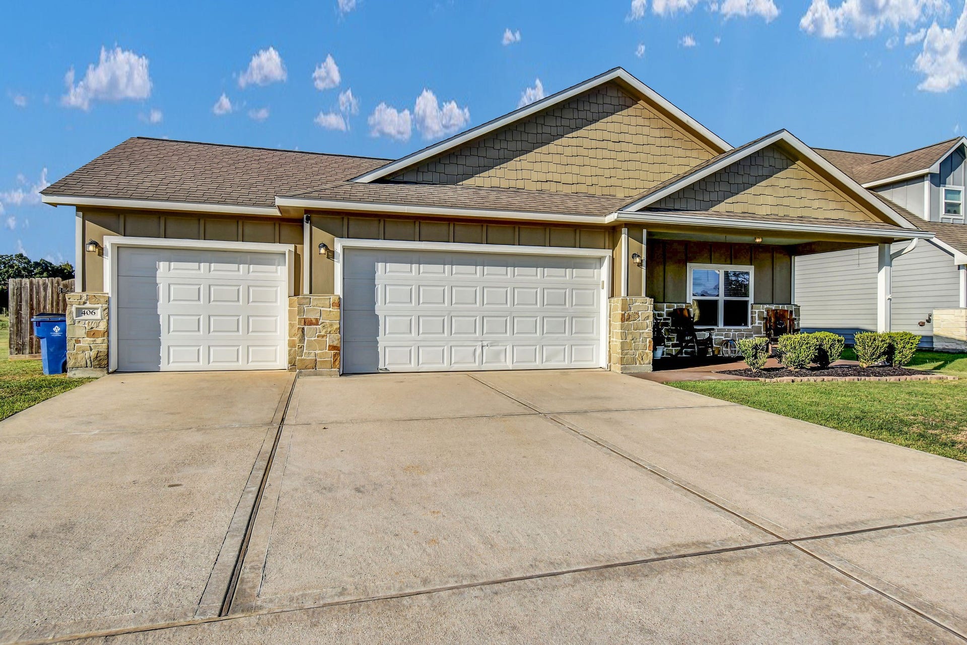 406 Wellshire Drive, West Columbia, TX 77486