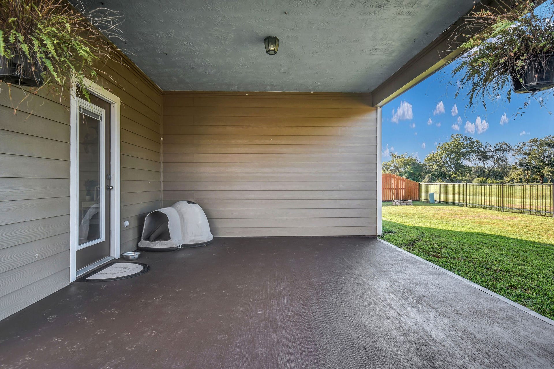 406 Wellshire Drive, West Columbia, TX 77486
