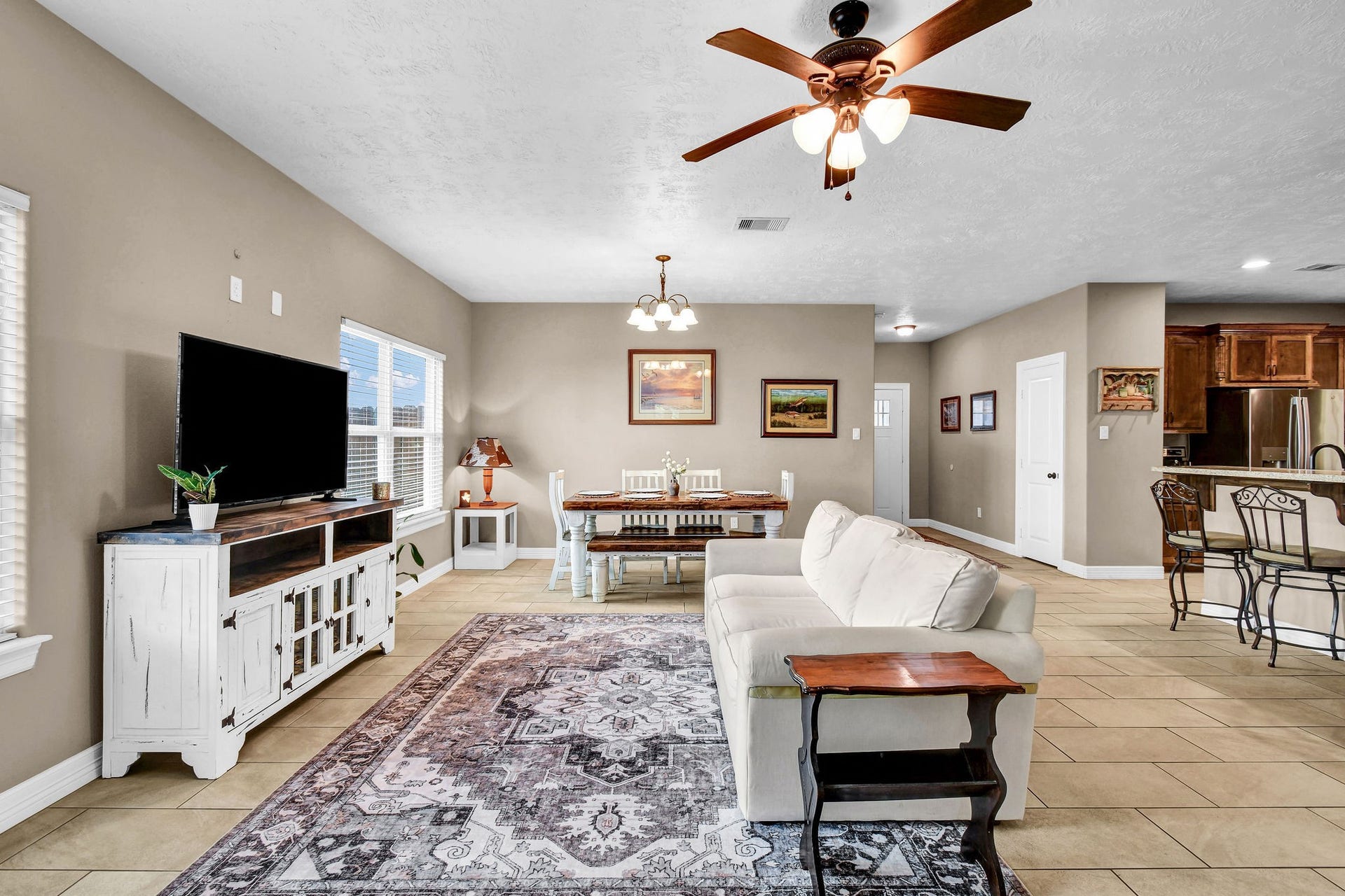 406 Wellshire Drive, West Columbia, TX 77486
