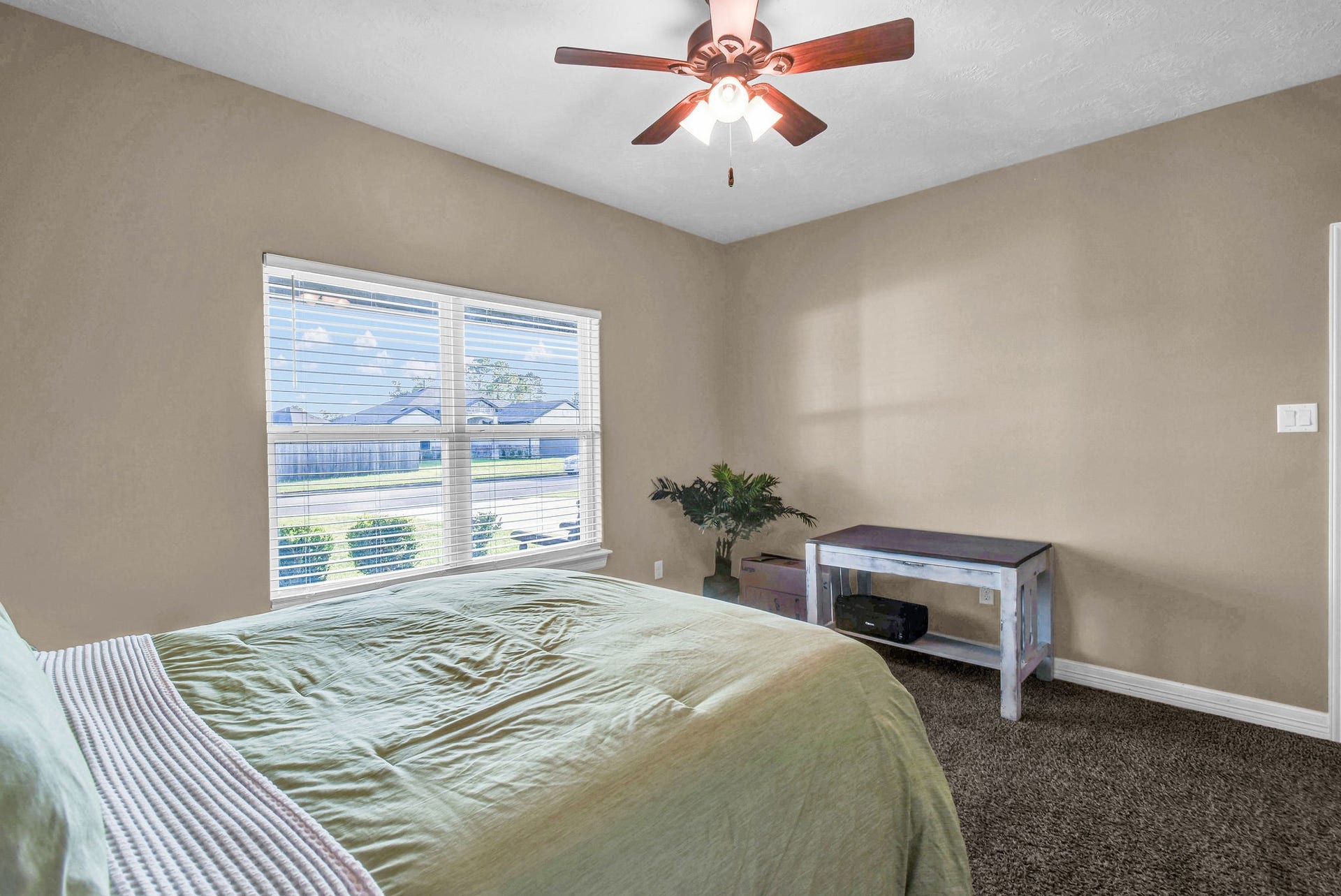 406 Wellshire Drive, West Columbia, TX 77486