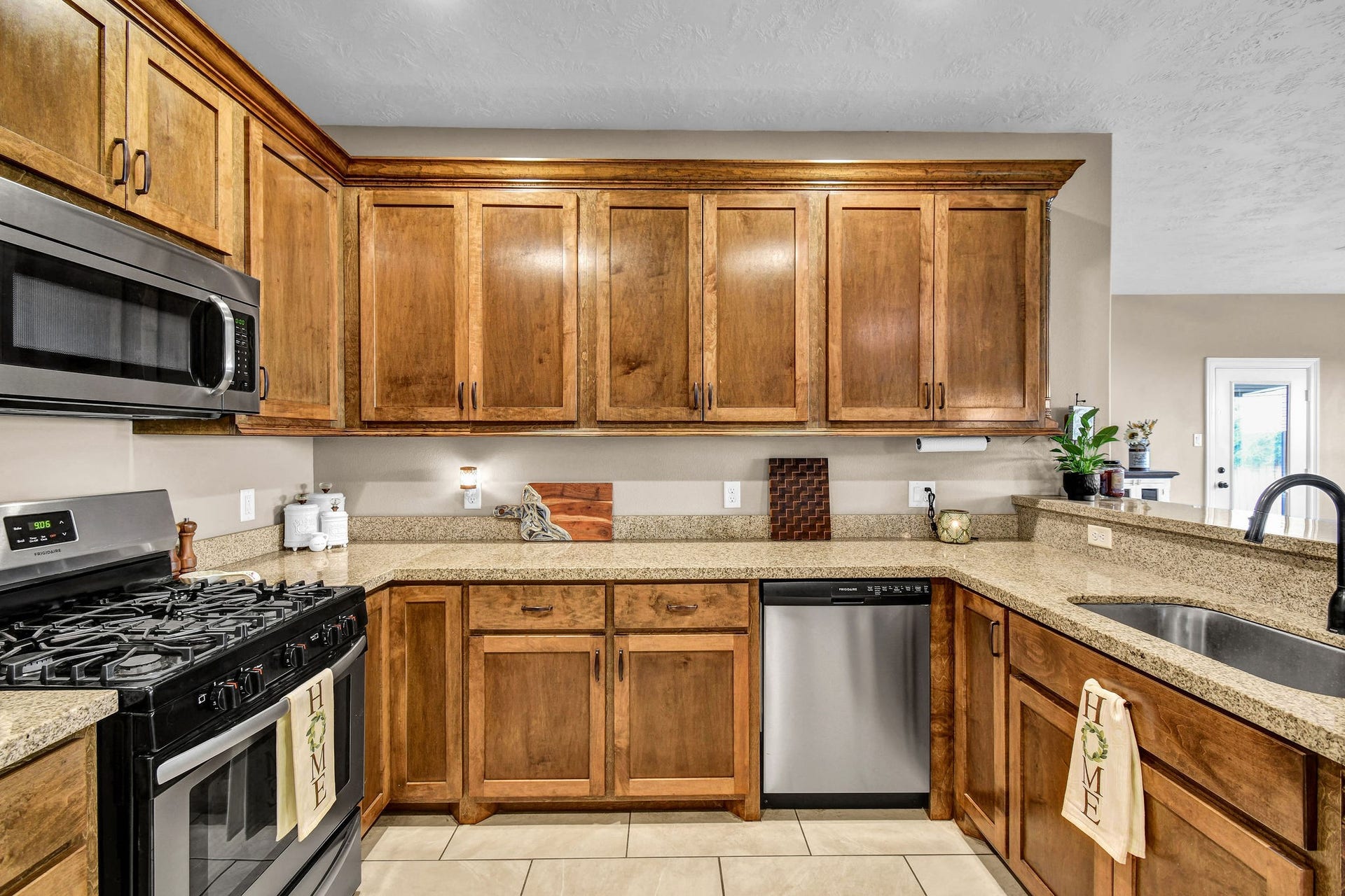 406 Wellshire Drive, West Columbia, TX 77486