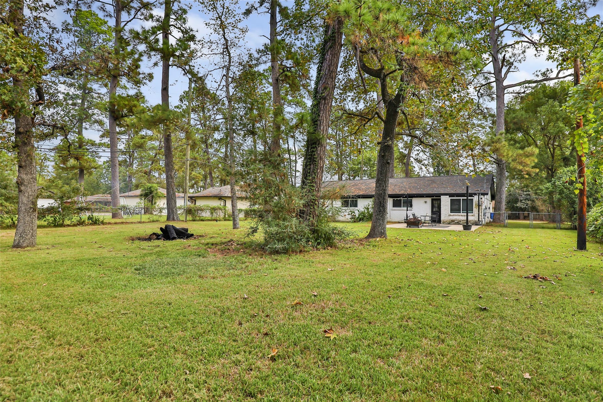 20906 Flaming Arrow Trail, Crosby, TX 77532 Back yard and patio