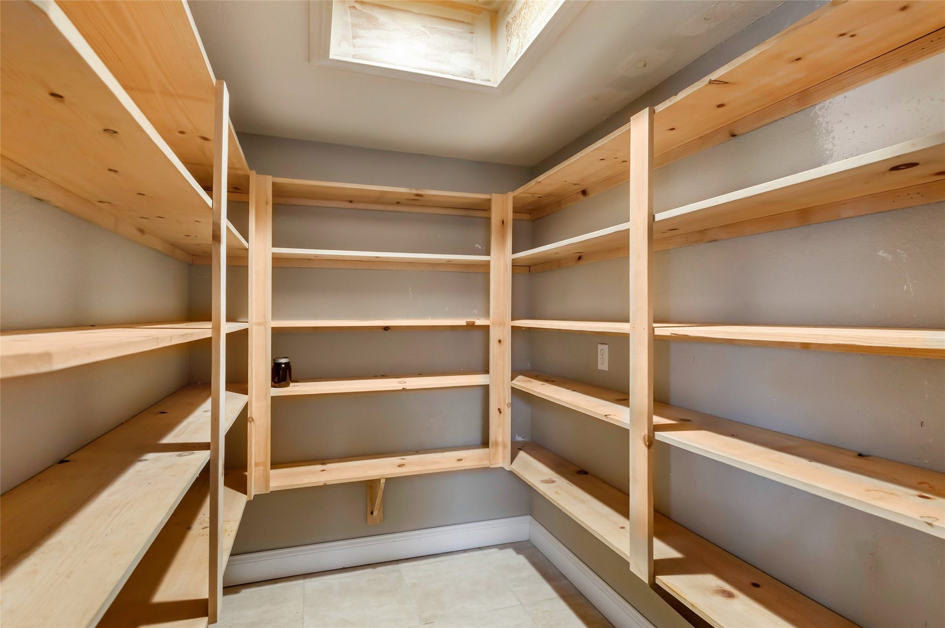 20906 Flaming Arrow Trail, Crosby, TX 77532 Walk-in pantry