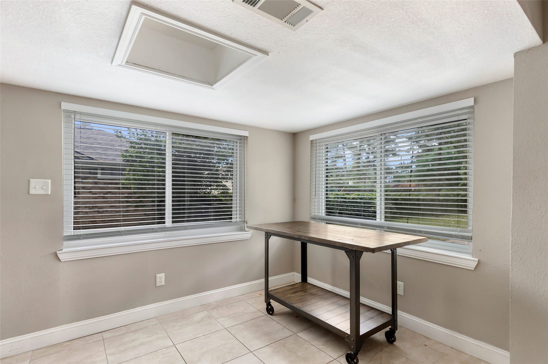 20906 Flaming Arrow Trail, Crosby, TX 77532 Breakfast area