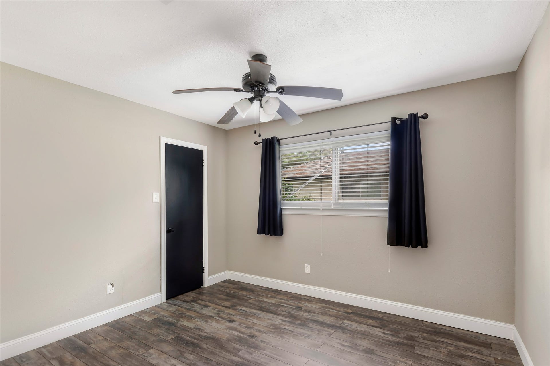 20906 Flaming Arrow Trail, Crosby, TX 77532 Bedroom