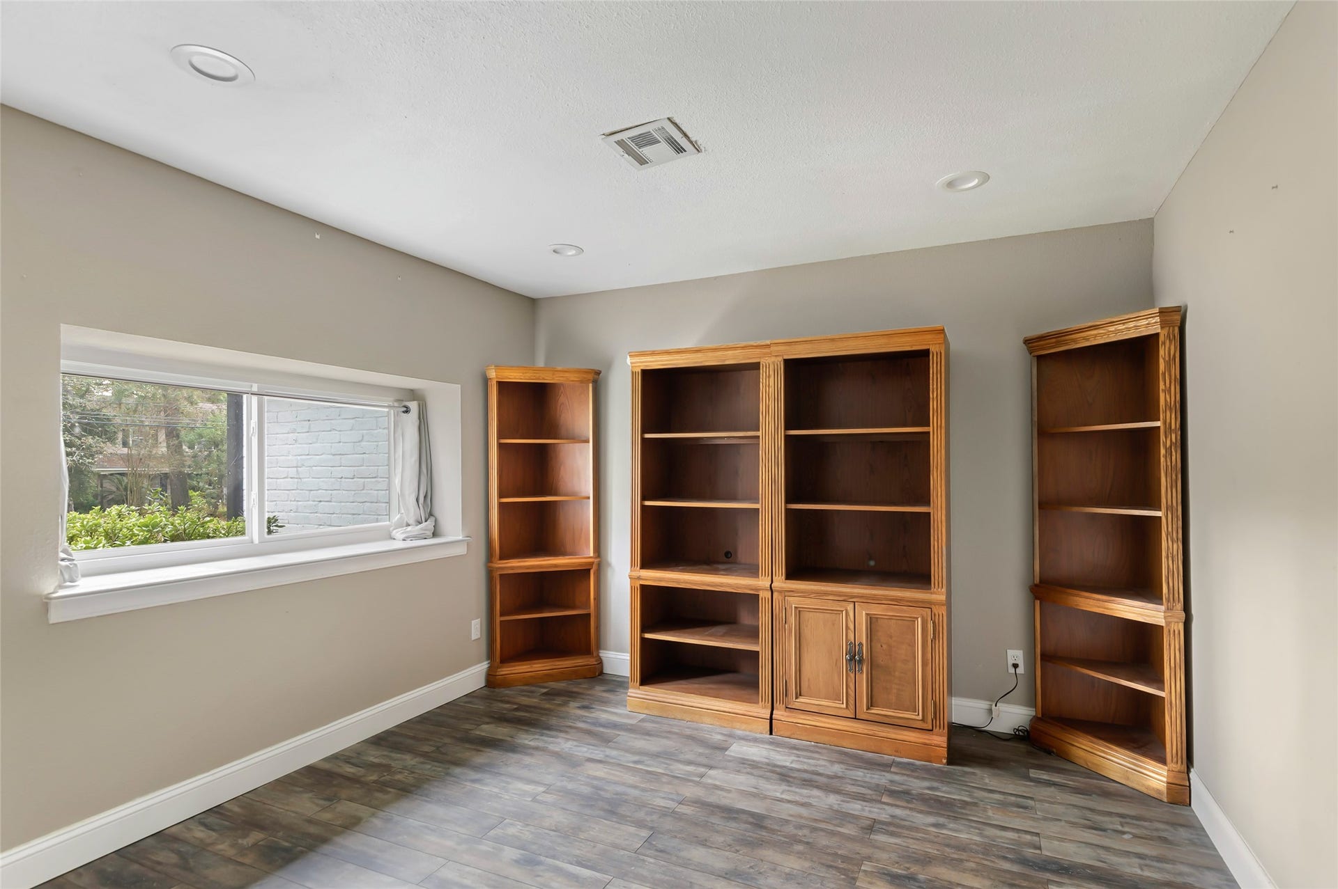 20906 Flaming Arrow Trail, Crosby, TX 77532 Office