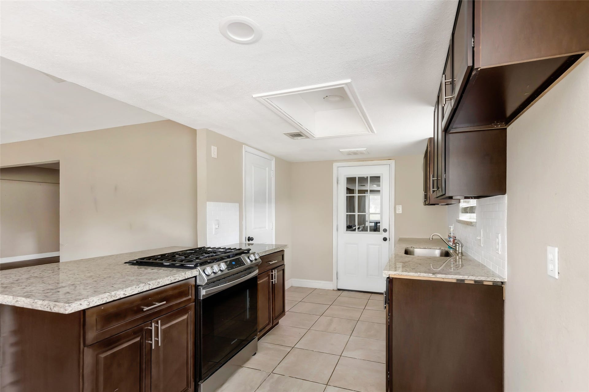 20906 Flaming Arrow Trail, Crosby, TX 77532 Kitchen