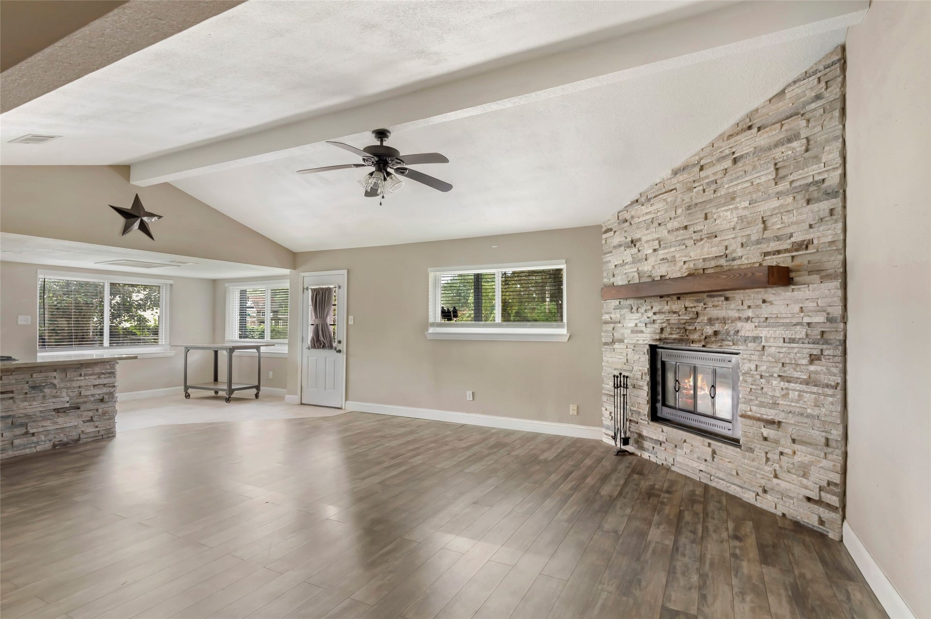 20906 Flaming Arrow Trail, Crosby, TX 77532 Living room