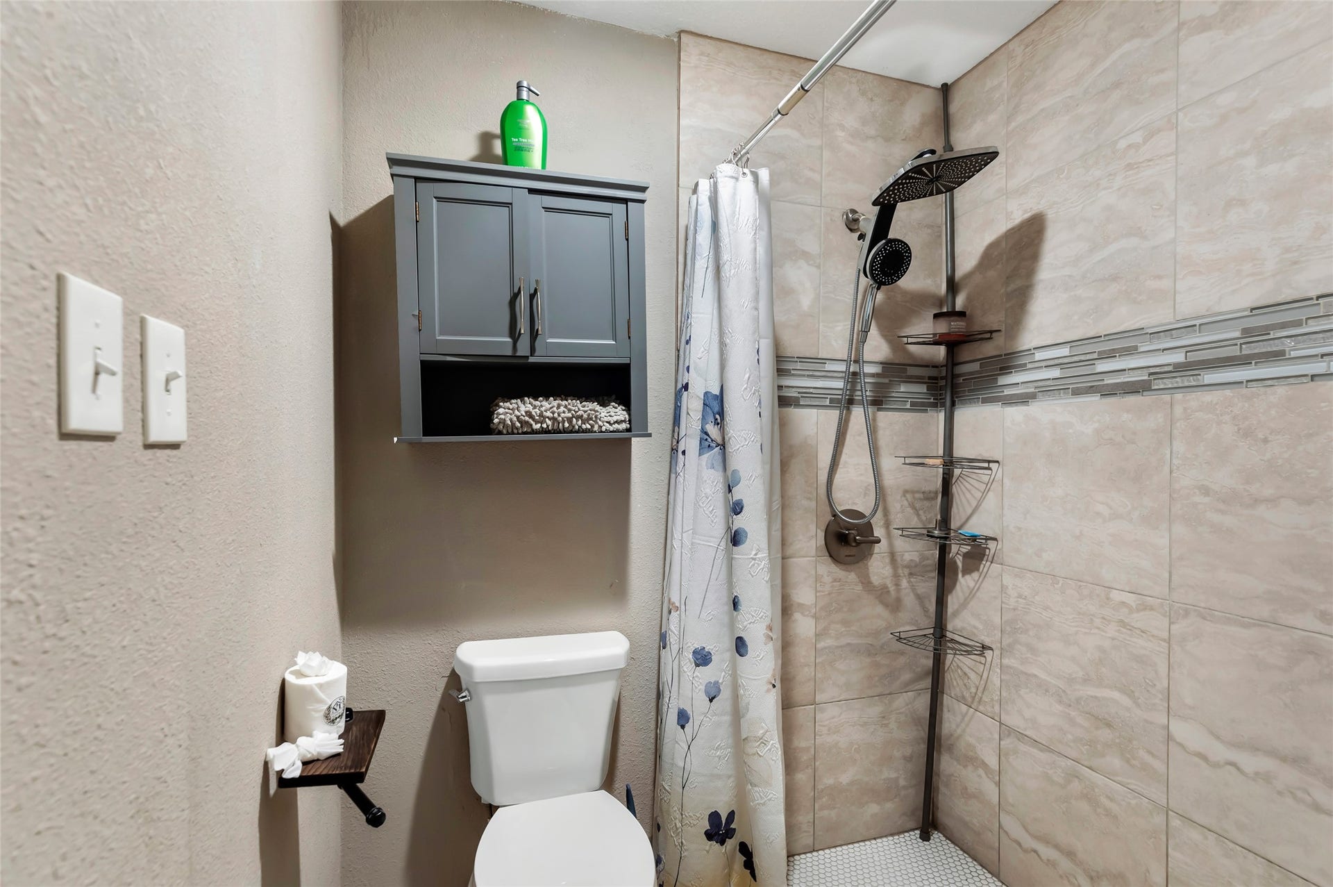 20906 Flaming Arrow Trail, Crosby, TX 77532 Primary bathroom