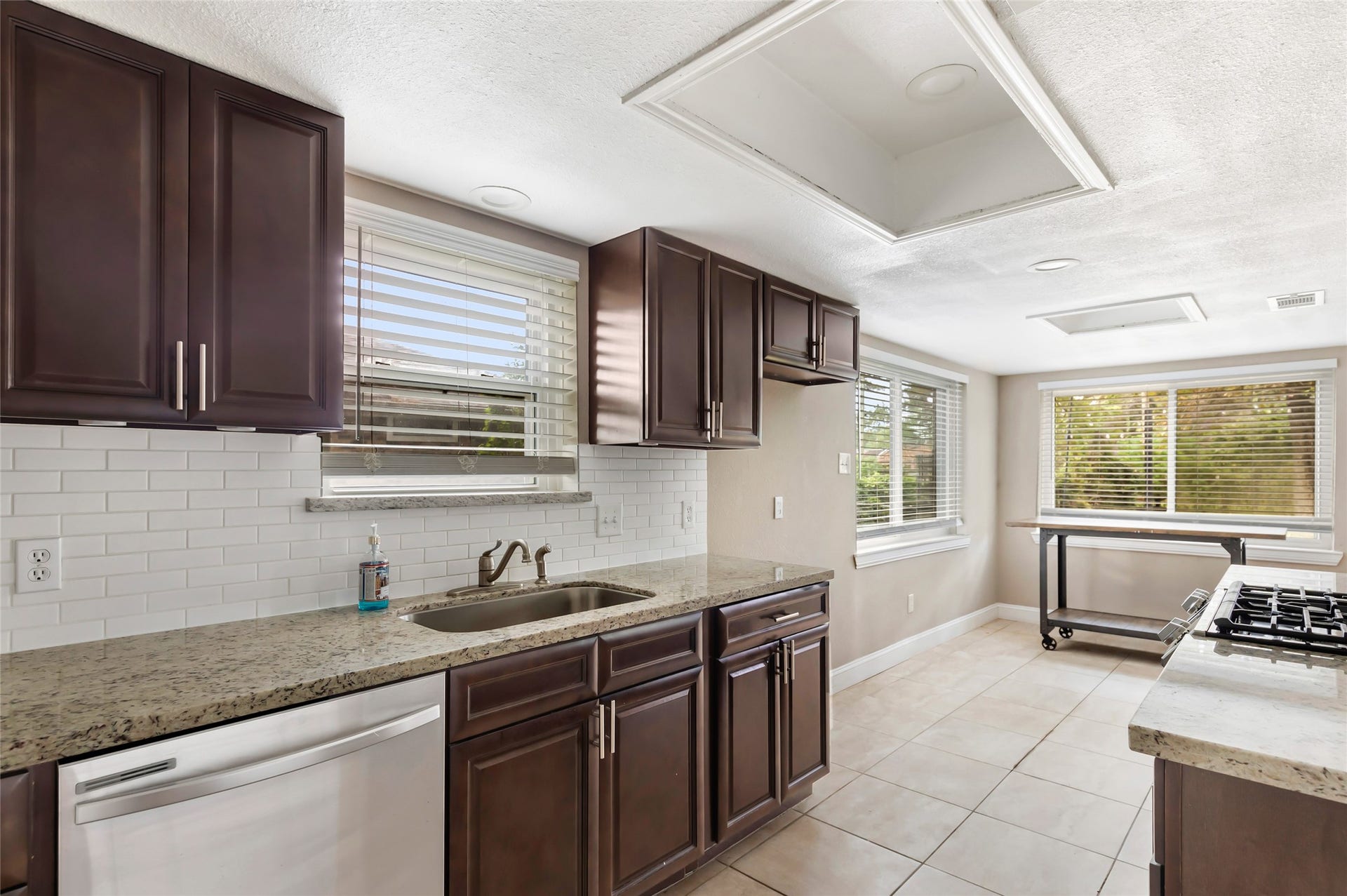 20906 Flaming Arrow Trail, Crosby, TX 77532 Kitchen