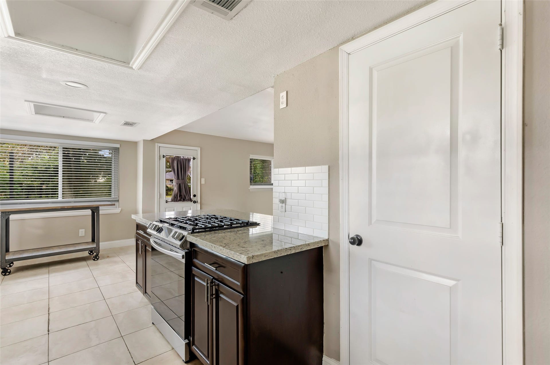 20906 Flaming Arrow Trail, Crosby, TX 77532 Kitchen