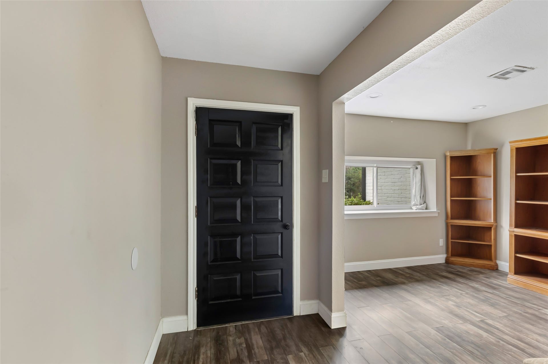 20906 Flaming Arrow Trail, Crosby, TX 77532 Entry and office