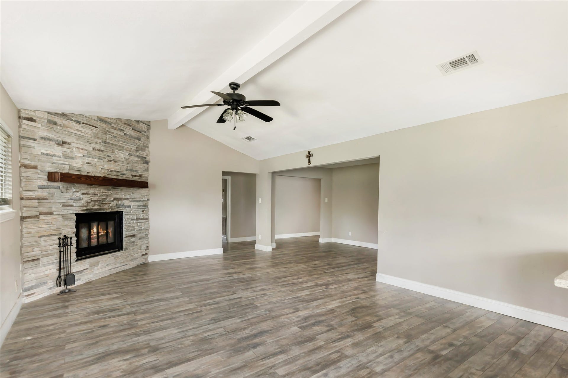 20906 Flaming Arrow Trail, Crosby, TX 77532 Living room
