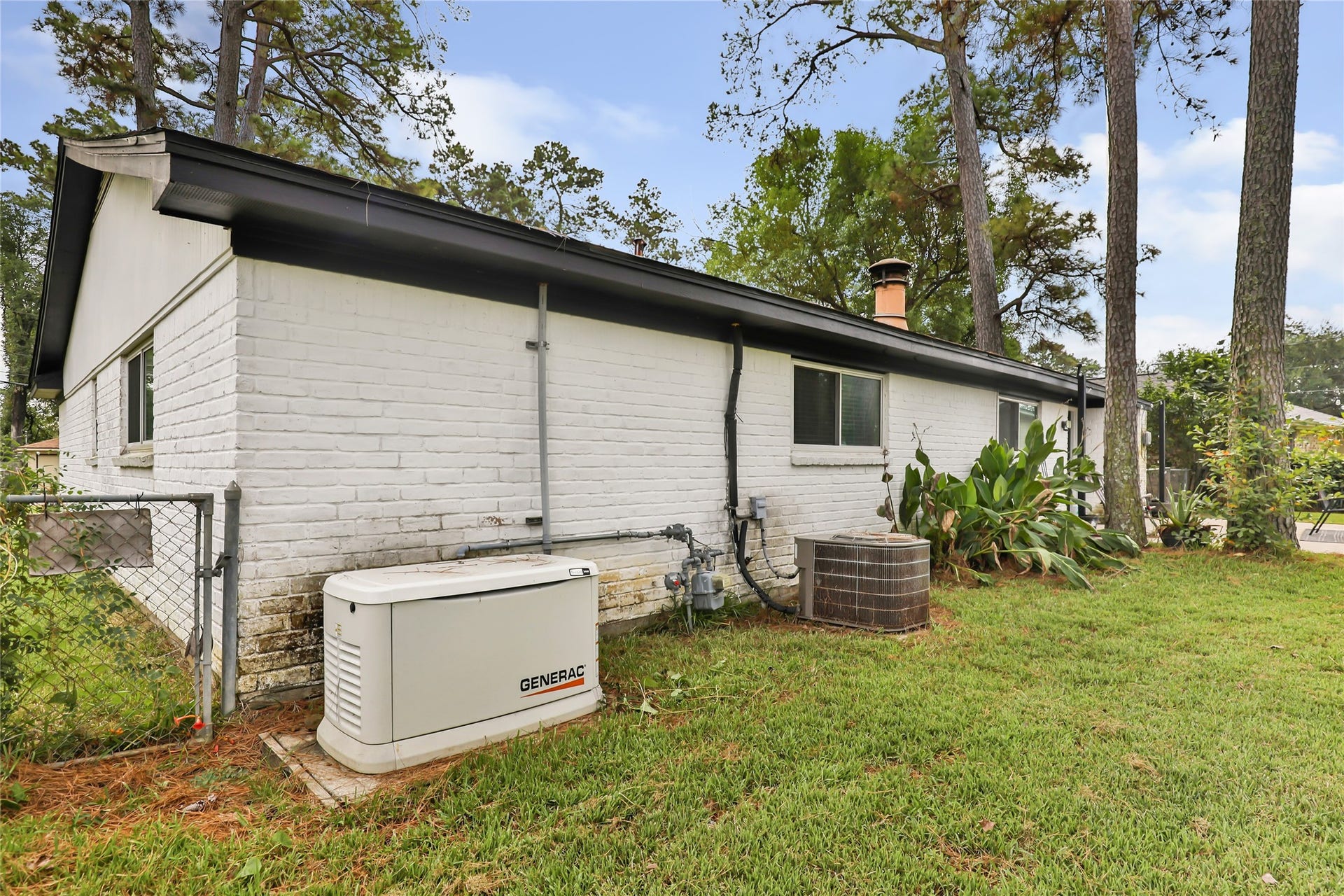 20906 Flaming Arrow Trail, Crosby, TX 77532 Back yard and generator