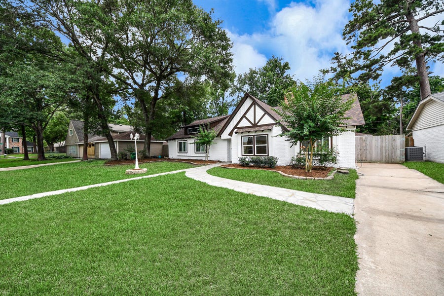 Property photo for 25511 Many Oak Drive, Spring, TX