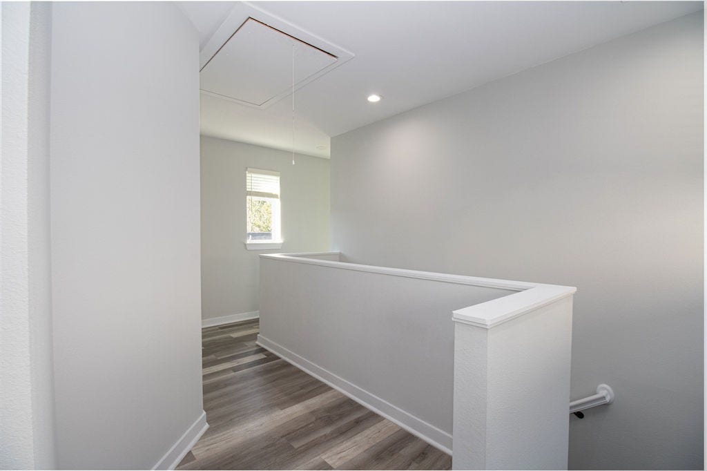 8415 Sunnyhill Street, #B, Houston, TX 77088 Hallway to the second and third bedrooms