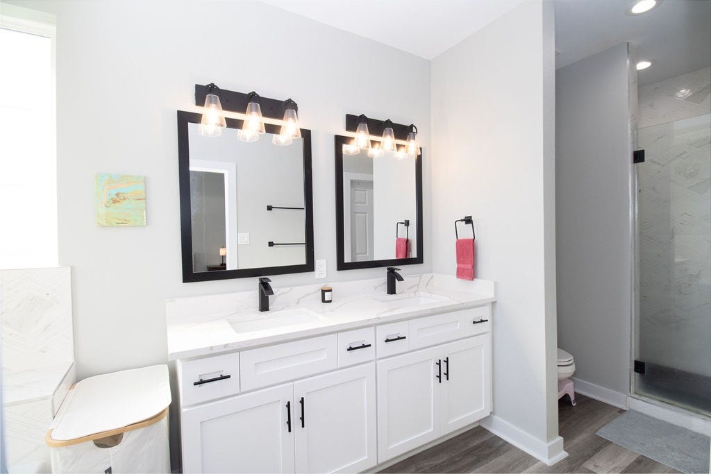 8415 Sunnyhill Street, #B, Houston, TX 77088 Master View with the shower