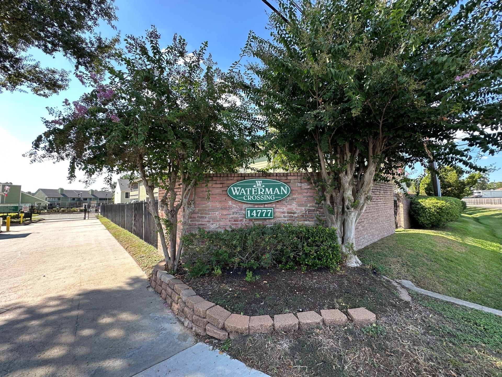 Welcome home to Waterman Crossing! This gated complex offers a pool, tennis courts, & clubhouse for residents' use.