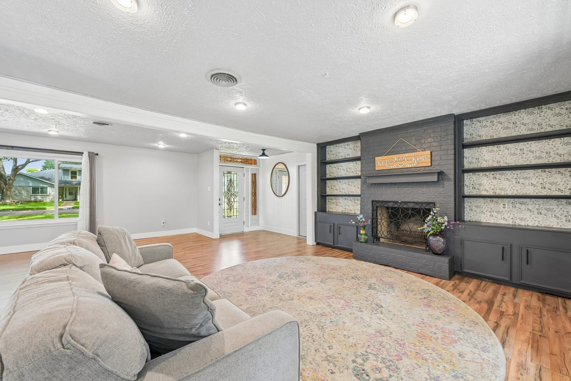 101 W Larkspur Drive, Alvin, TX 77511 Cozy up by the fireplace on a cold day.