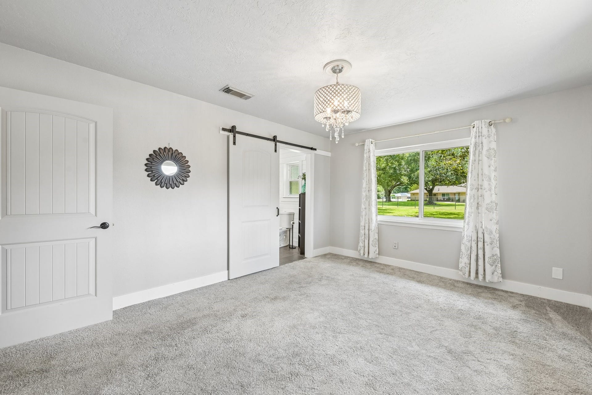 101 W Larkspur Drive, Alvin, TX 77511 Lots of space for bigger furniture.