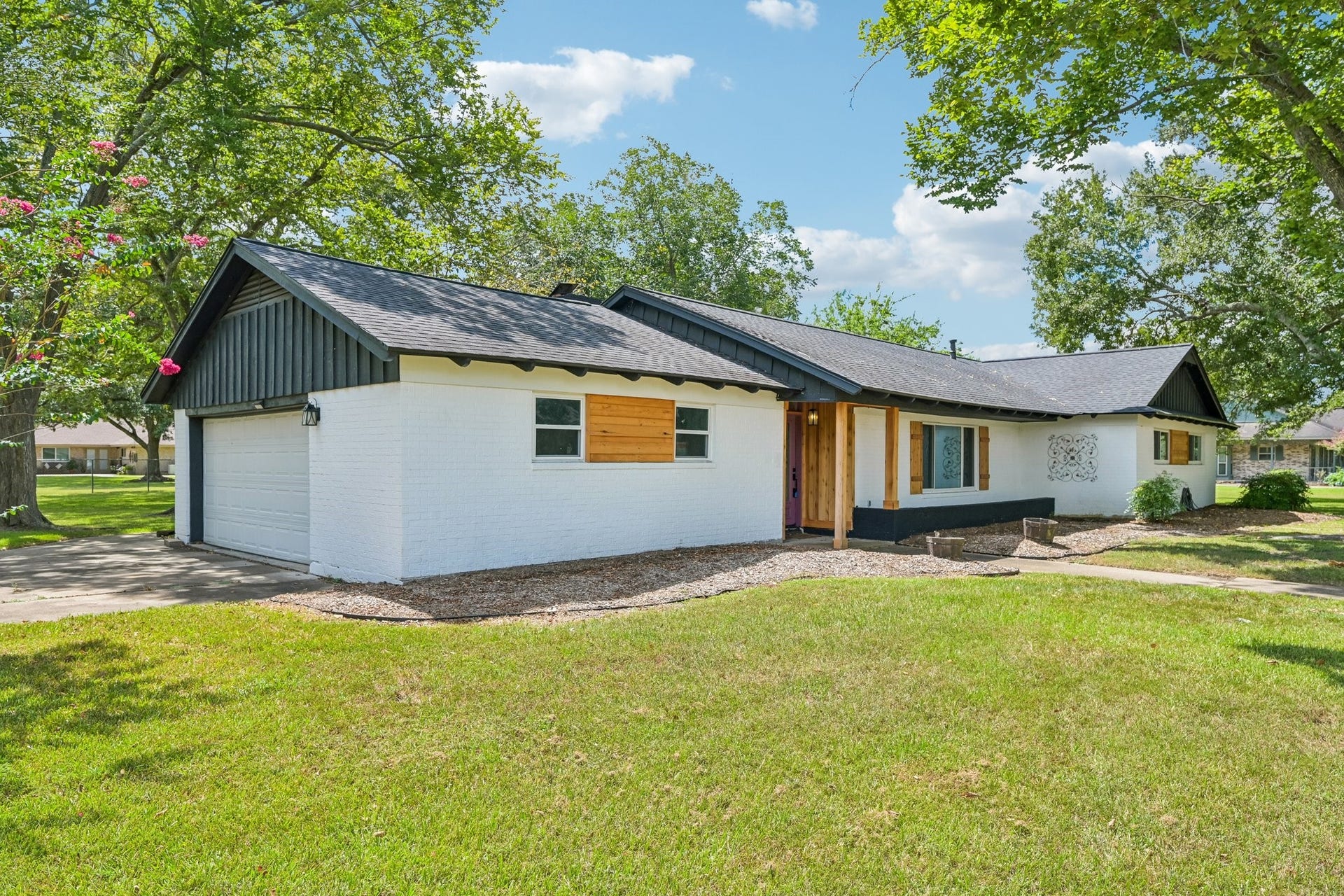 101 W Larkspur Drive, Alvin, TX 77511 Corner lot on a quiet street with gorgeous yard space all the way around.