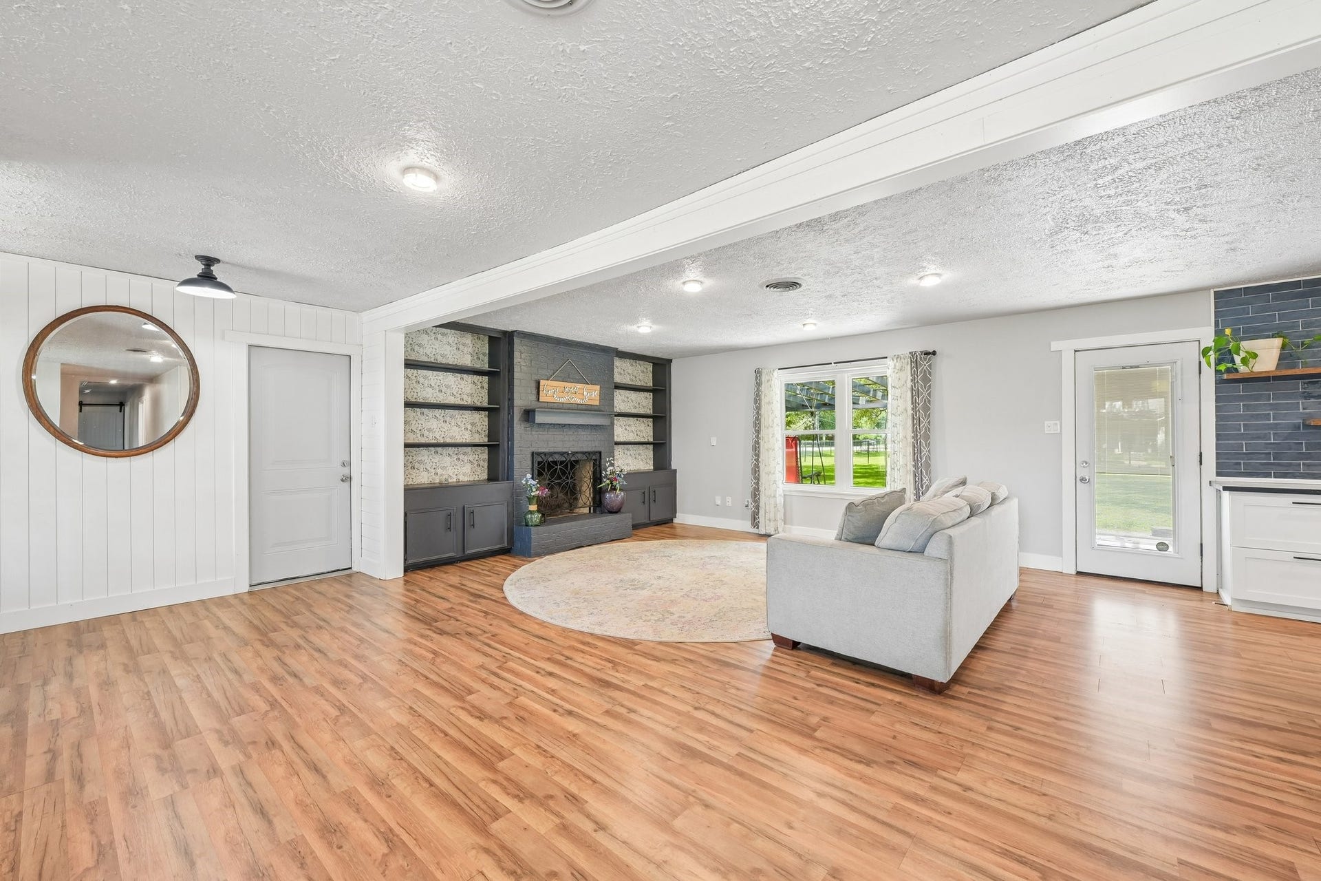 101 W Larkspur Drive, Alvin, TX 77511 Very open with lots of natural light.