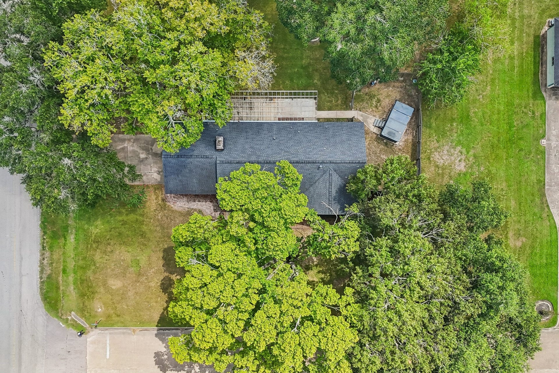 101 W Larkspur Drive, Alvin, TX 77511 Large corner lot on a dead-end street. No thru traffic.