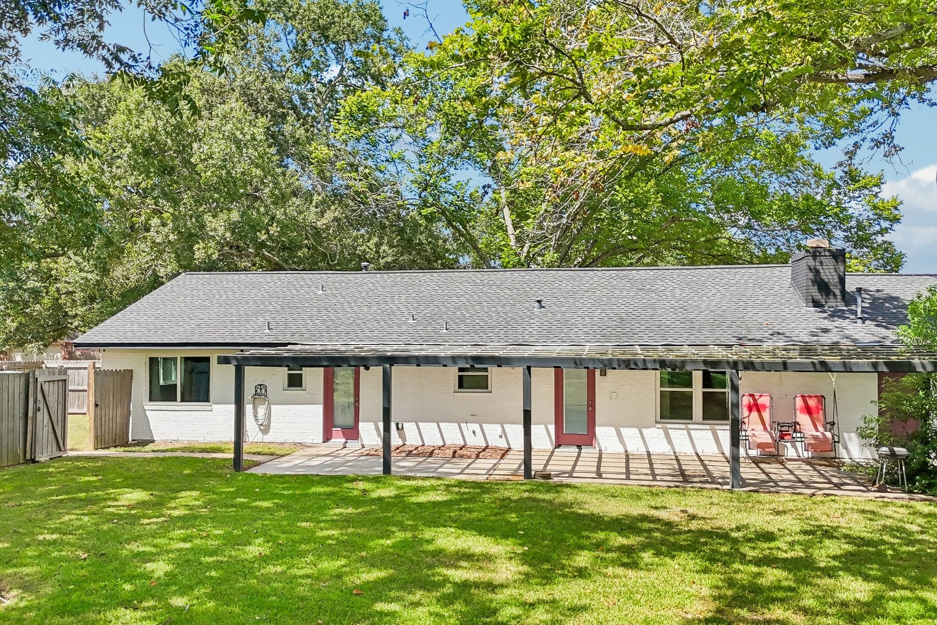 101 W Larkspur Drive, Alvin, TX 77511 Large back patio to sit and have some tea on a sunny day.