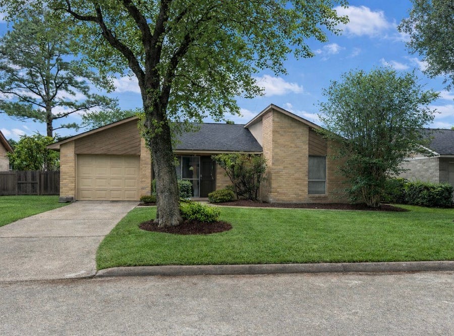 Property photo for 2718 S Brompton, Pearland, TX