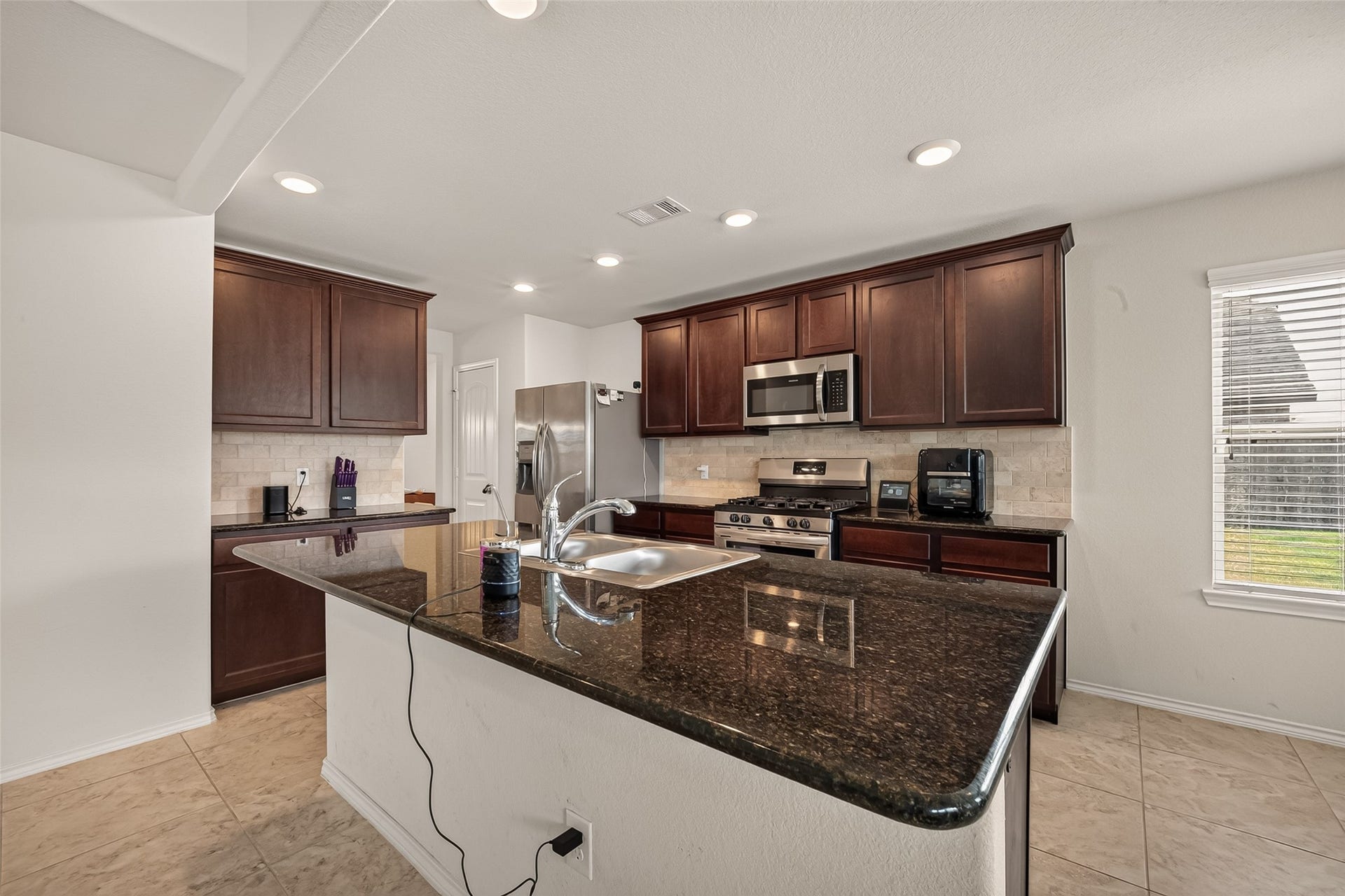 322 Marble Springs Lane, La Marque, TX 77568 322 Marble Springs Lane, La Marque, TX 77568