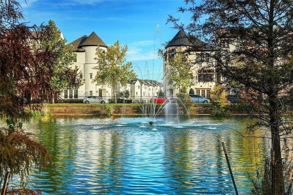 2018 Covent Garden Station, Houston, TX 77045 Picture Perfect! Tree lined community with ample additional parking! Imagine walking around this daily!