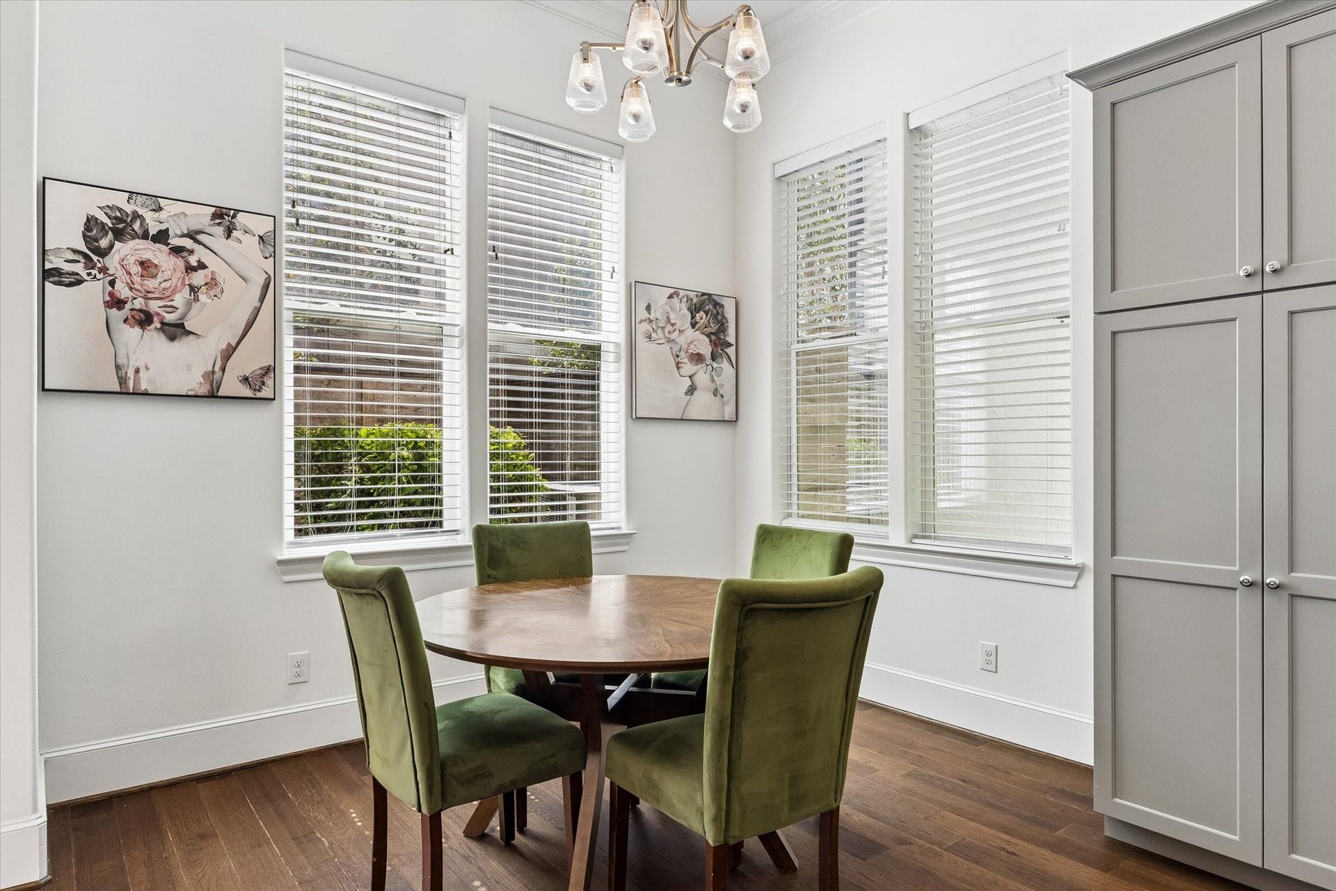 2018 Covent Garden Station, Houston, TX 77045 Ideal open Living/Dining layout. Wall of windows highlights this area.