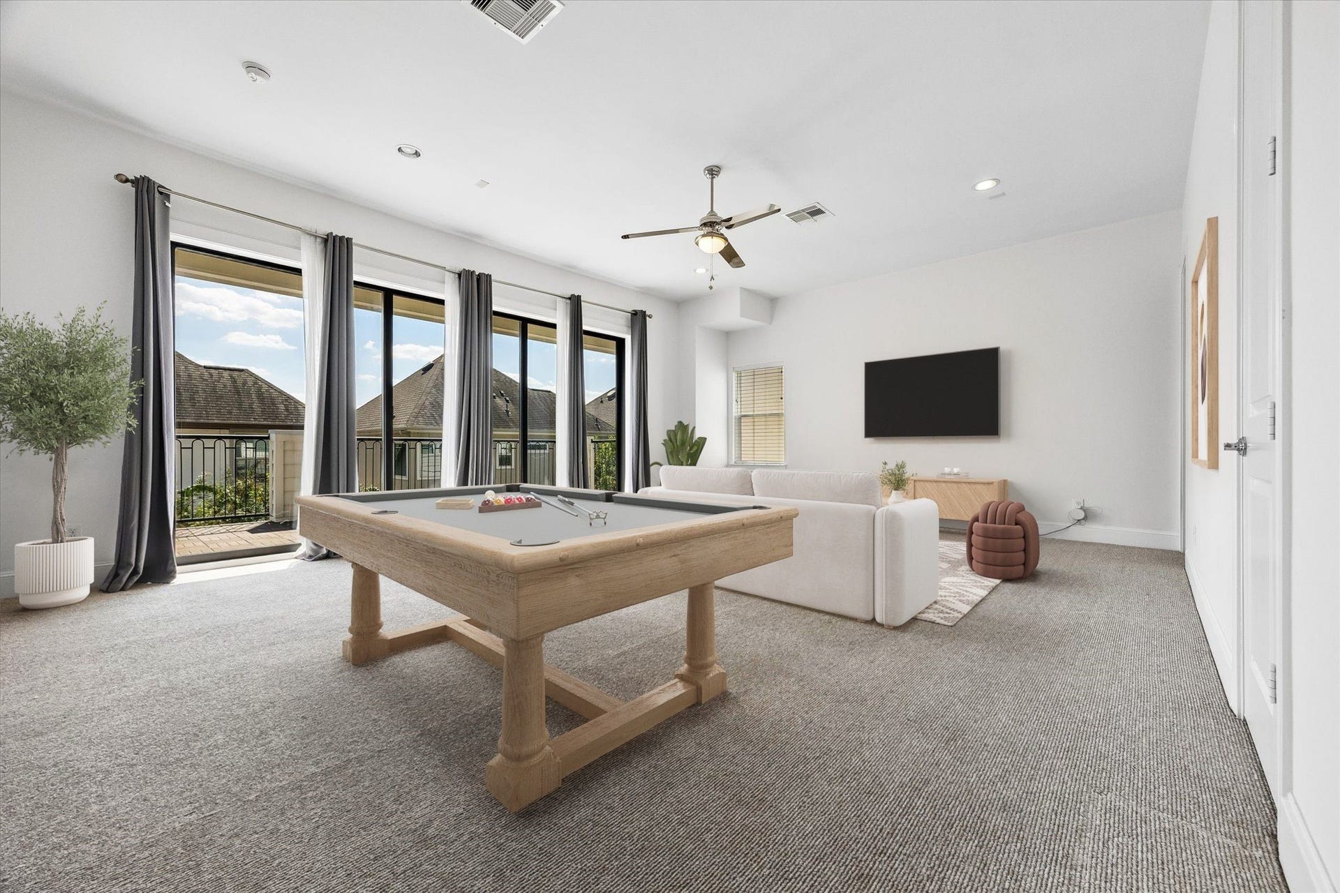 2018 Covent Garden Station, Houston, TX 77045 Located on the 3rd floor, you have this Bonus Gameroom. This space could also double as a 4th Bedroom as it features a large walk in closet and full bathroom on this floor. Glass sliding doors flood the room with natural light and lead to your Rooftop Patio.