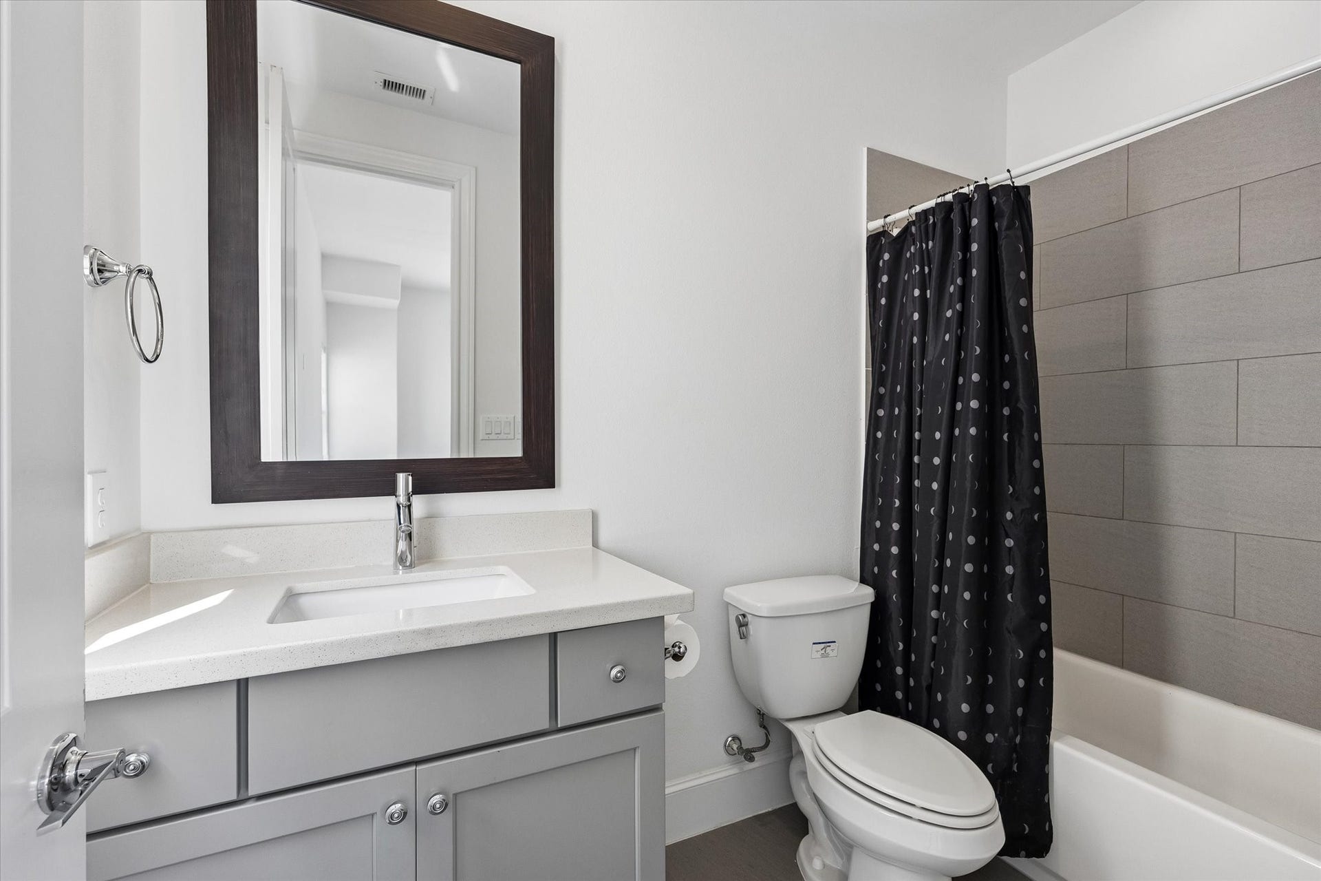 2018 Covent Garden Station, Houston, TX 77045 Full bathroom features quartz countertops and a tub.