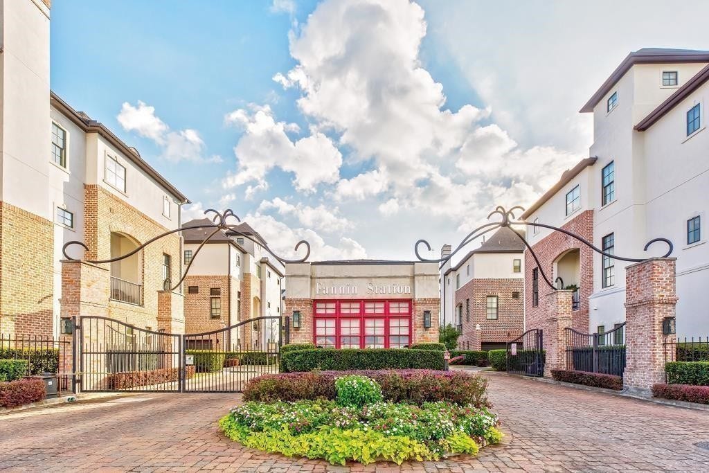 2018 Covent Garden Station, Houston, TX 77045 Fannin Station Entrance!