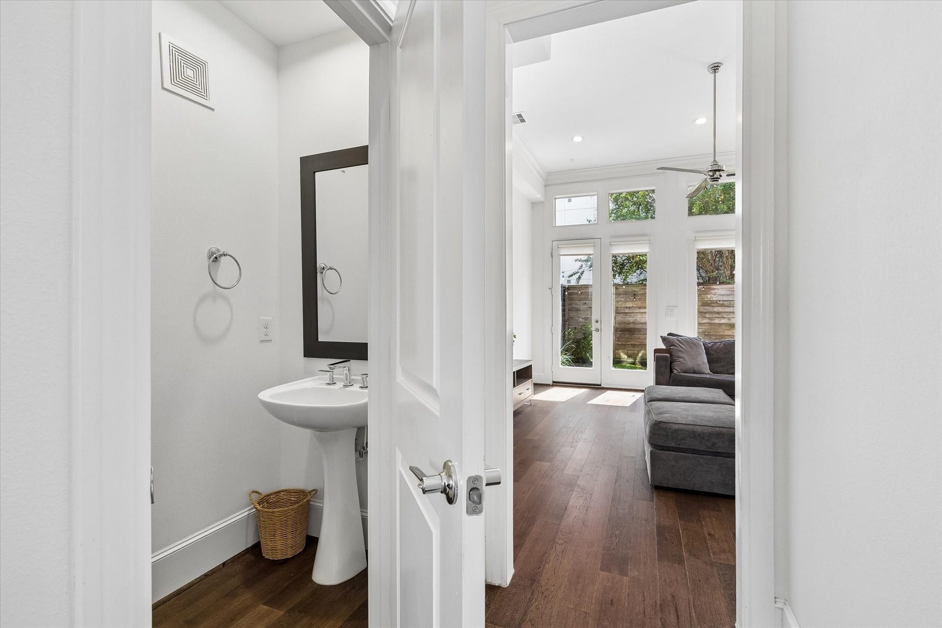 2018 Covent Garden Station, Houston, TX 77045 Powder room tucked away on the 1st floor.