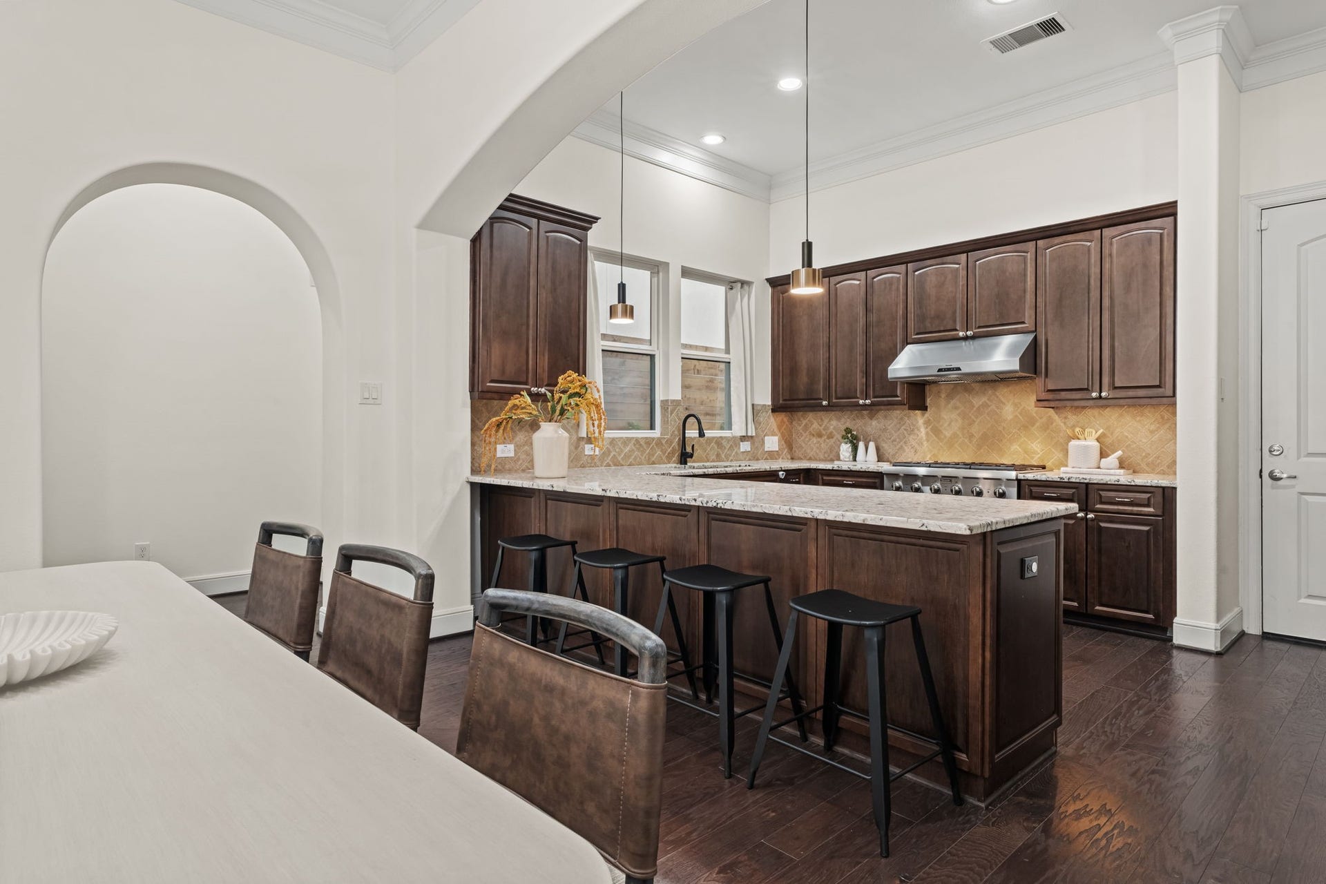 1423 Knox Street, Houston, TX 77007 Arched openings add architectural distinction while connecting the kitchen to the surrounding living areas. Generous counter space and plentiful storage support both daily routines and entertaining.