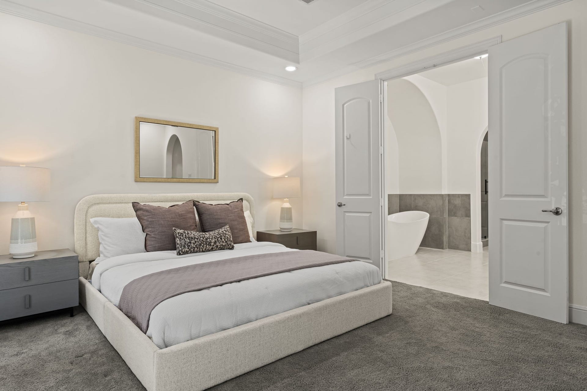 1423 Knox Street, Houston, TX 77007 Another view of the primary bedroom reveals its impressive scale and flexible layout. Direct access to the renovated bath and extensive closet enhances everyday convenience.