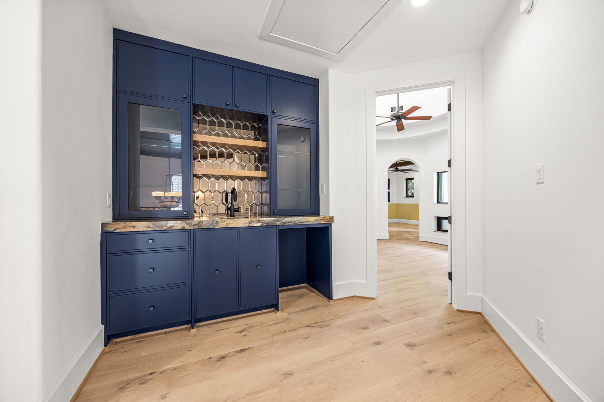 721 Harborside Way, League City, TX 77565 The upstairs primary suite features a convenient wet bar that can also serve as a coffee bar, perfect for morning routines or evening entertaining.