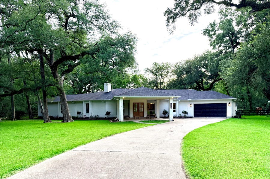 Property photo for 13518 E Brazos Bend Drive, Needville, TX