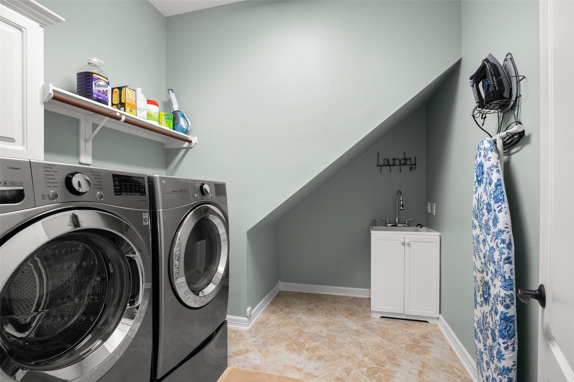 21114 W Kelsey Creek Trail, Cypress, TX 77433 In house large laundry room with a sink
