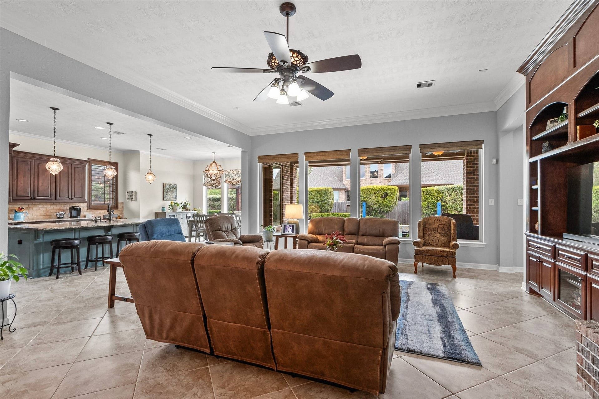 21114 W Kelsey Creek Trail, Cypress, TX 77433 Another view of the family room that highlights the openess to the kitchen and breakfast room. The blinds in the living room operate with ease by remote control.