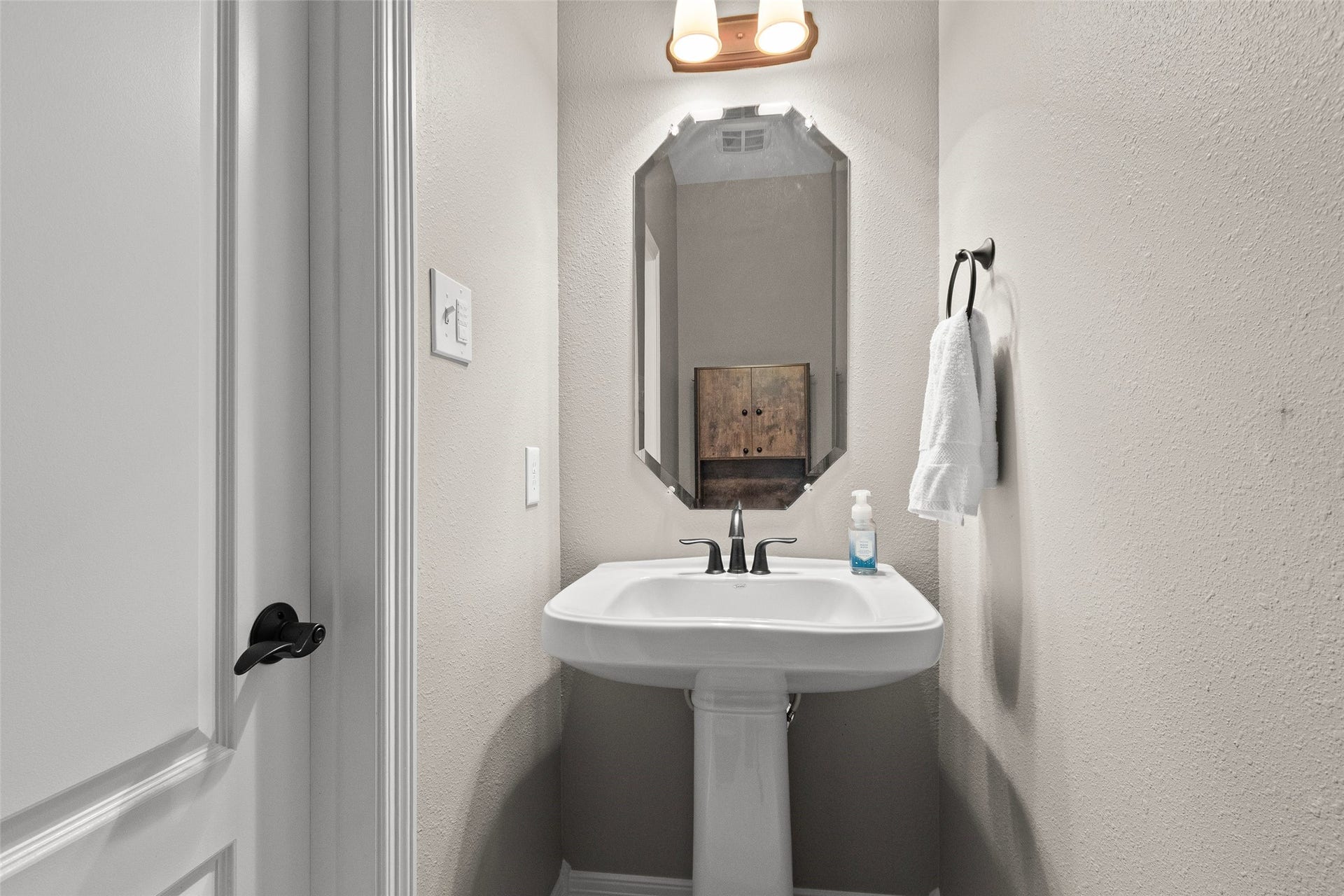 21114 W Kelsey Creek Trail, Cypress, TX 77433 1/2 bath located upstairs