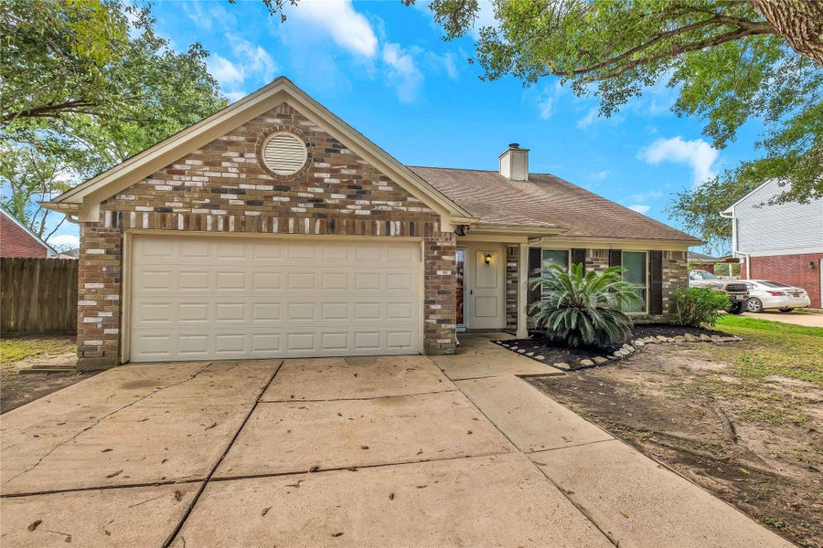 Property photo for 5216 Spring Branch Drive, Pearland, TX