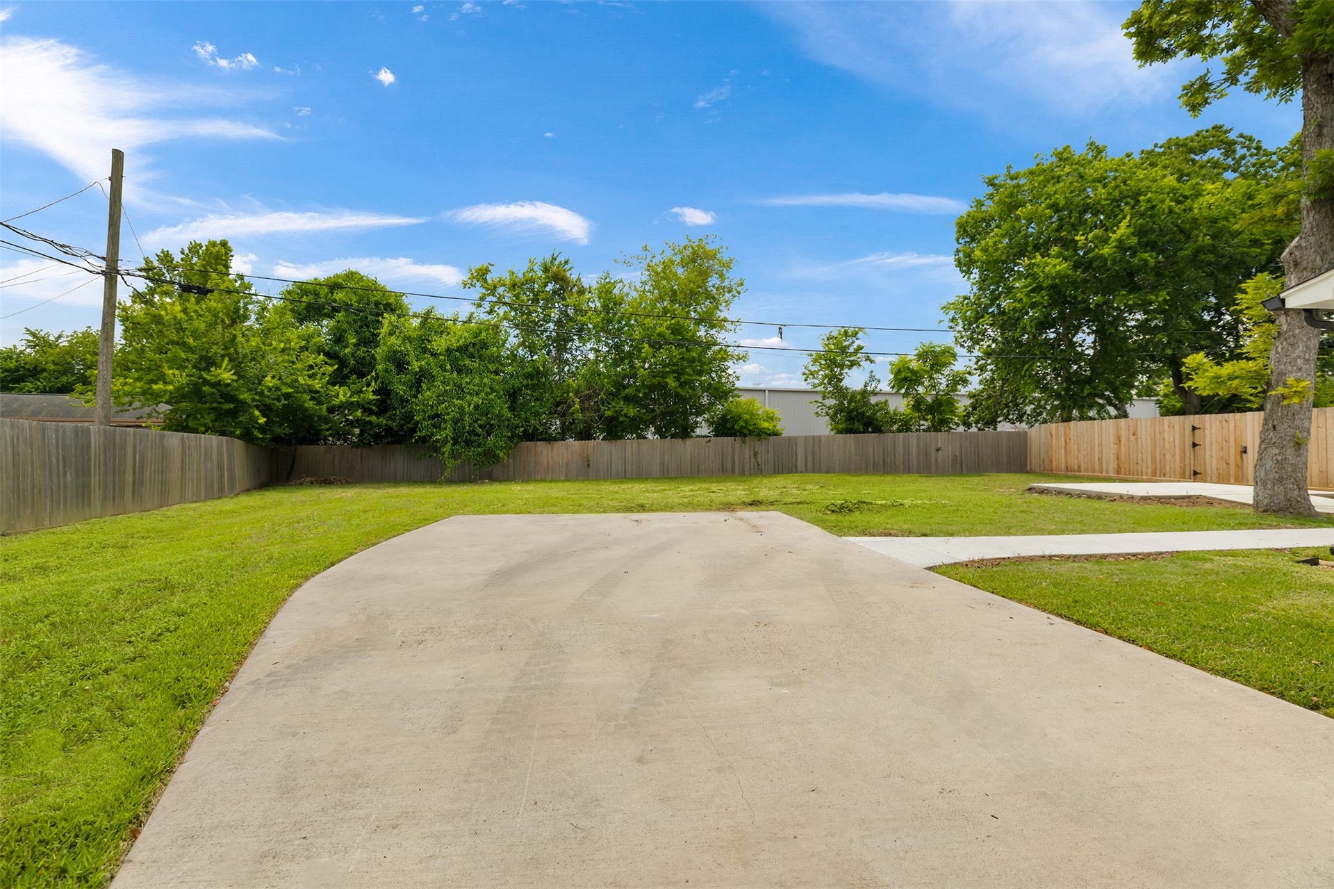 6004 Bois D Arc Street, Houston, TX 77087 6004 Bois D Arc Street, Houston, TX 77087