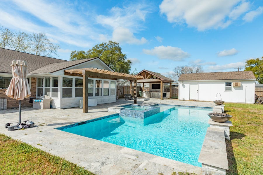 Property photo for 1100 Western Avenue, Angleton, TX